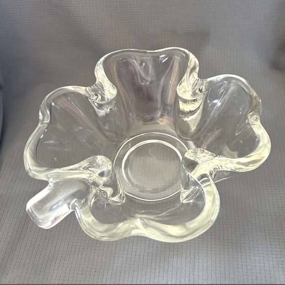 Beautiful Vintage (1950’s) Four Leaf Clover Thick Glass Candy Dish - Picture 1 of 3